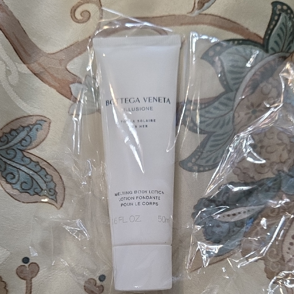 Bottega Veneta Illusione Body Lotion in White